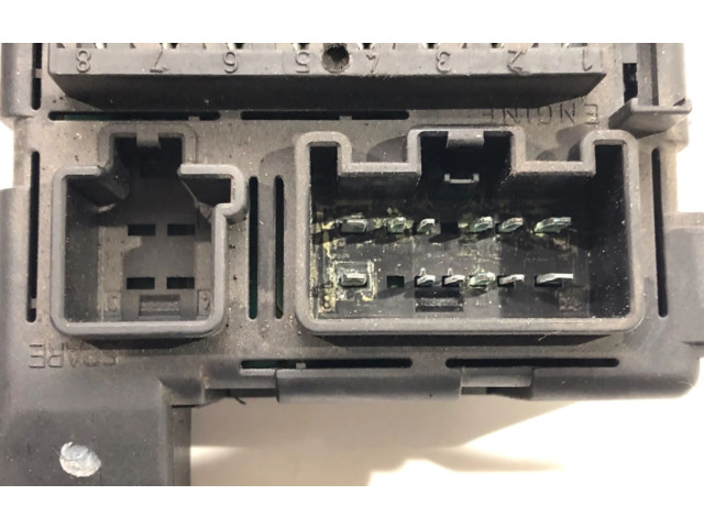 Блок предохранителей 8637841 Volvo S60