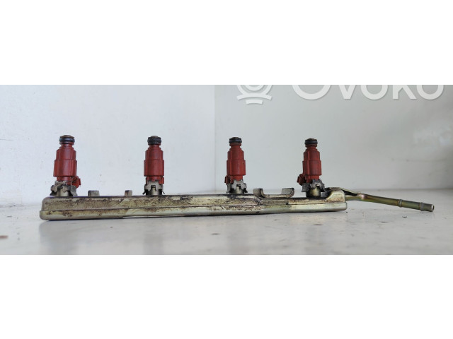 Топливная рампа    Nissan Almera Tino  