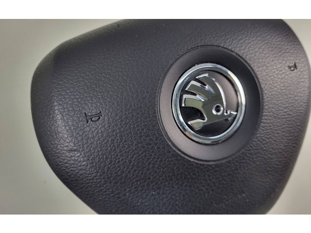 Подушка безопасности водителя 5E0880201   Skoda Octavia Mk3 (5E)