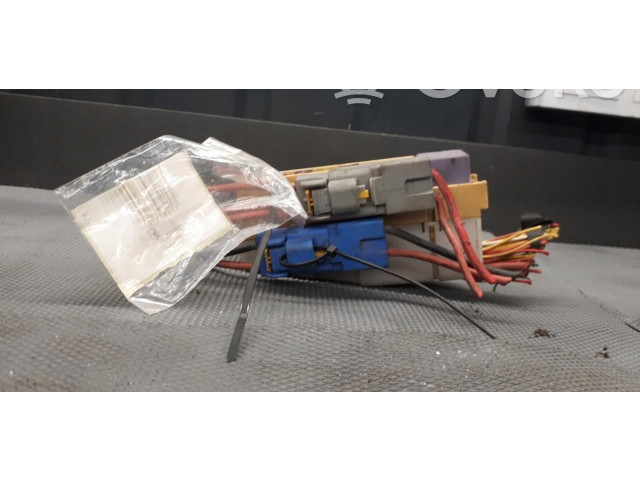 Блок предохранителей  8200241944   Renault Clio III    