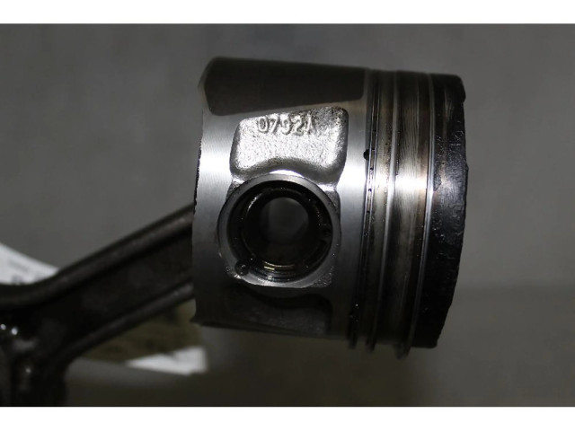 Поршень с шатуном 55280444 Alfa Romeo Giulietta