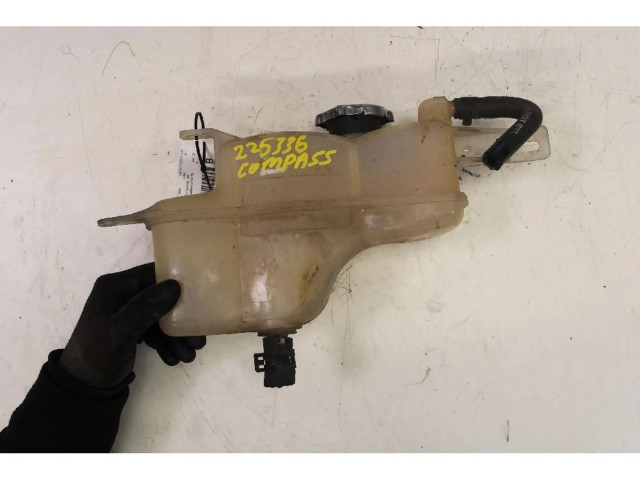 Расширительный бачок охлаждающей жидкости