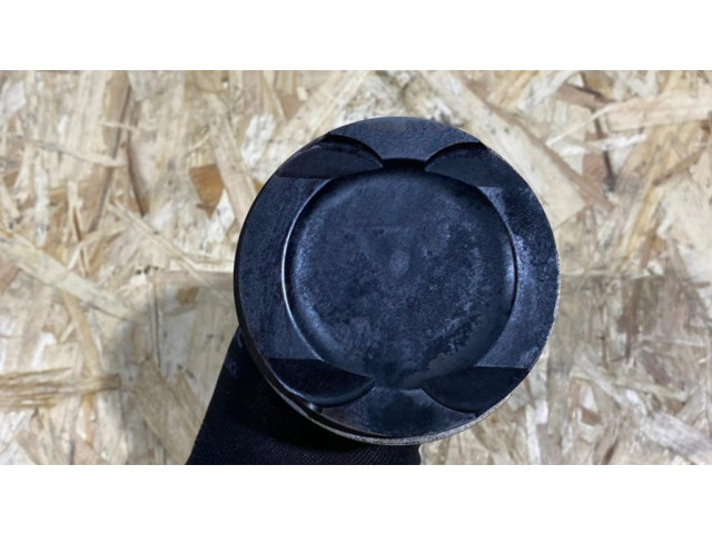 Píst 7843123704, 111213676 BMW 5 F10 F11 pro benzínový motor 4.4