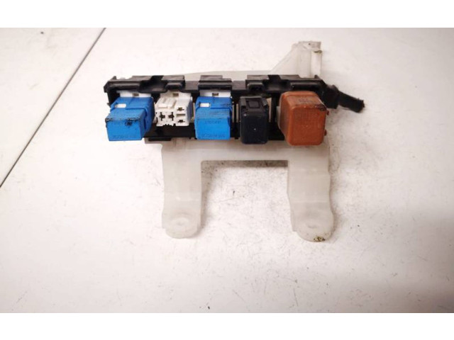   Pojistková skříňka    Nissan Almera Tino 2003