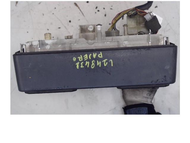 Přístrojová deska Mitsubishi Pajero 1987 MB741965