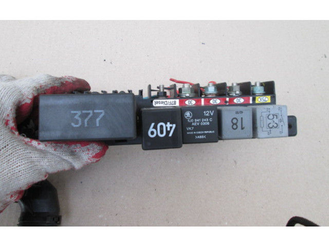 Блок предохранителей Skoda Octavia Mk1 (1U)