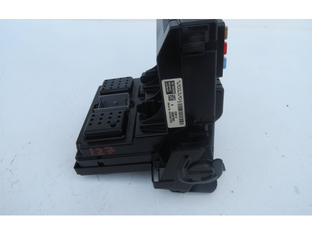 Блок предохранителей 30786890, 06W492   Volvo XC90    