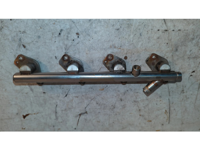 Vstřikovací lišta A27407800 Mercedes-Benz C W205 pro benzínový motor 1.6