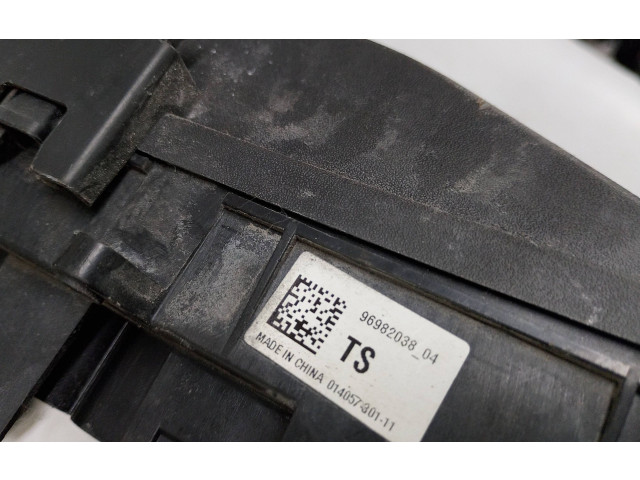   Pojistková skříňka 96982038   Chevrolet Cruze 2012