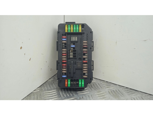   Pojistková skříňka 9389068   BMW 4 F36 Gran coupe 2016