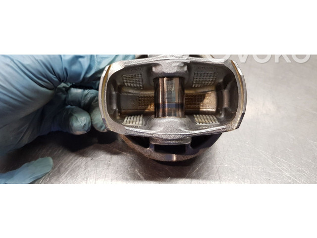 Píst 1310124050 Toyota Corolla E160 E170 M20A