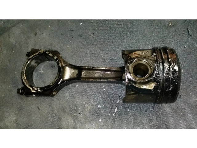 Píst 24574B   Ford Mondeo Mk III  pro naftový motor 2.0  