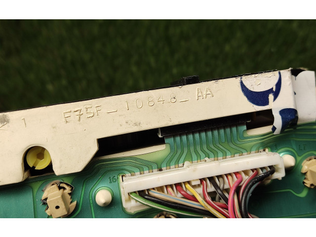 Přístrojová deska Lincoln Navigator 2006 F65F10C956BC, F75F10848AA