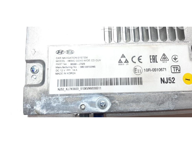 Радио/ проигрыватель CD/DVD / навигация