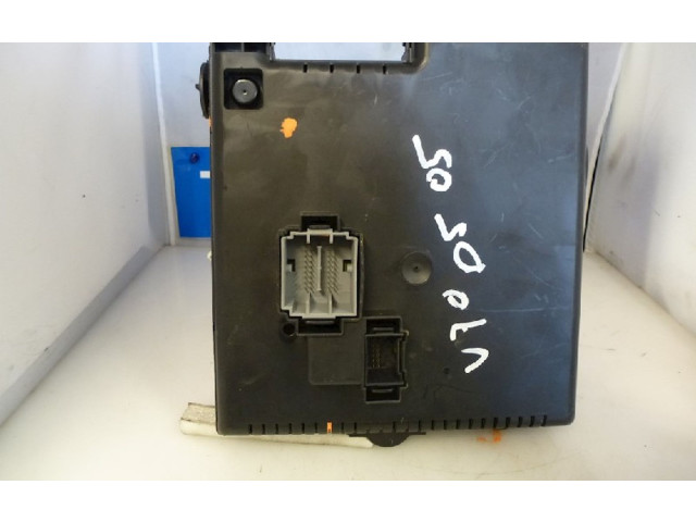 Блок предохранителей  8676391, 8676391   Volvo V70    