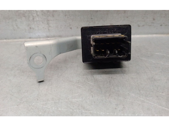 Pojistková skříňka 8198060130, 8198060130 Toyota Land Cruiser (J200) 2015