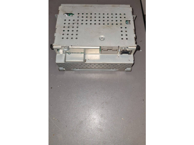 Радио/ проигрыватель CD/DVD / навигация