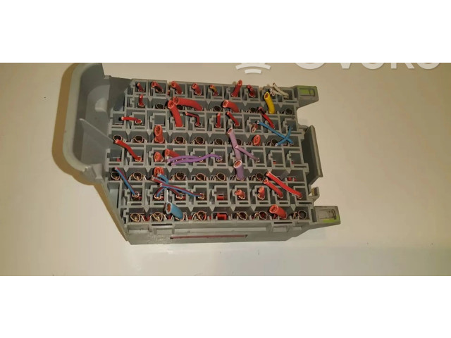 Блок предохранителей 9162439   Volvo XC90    