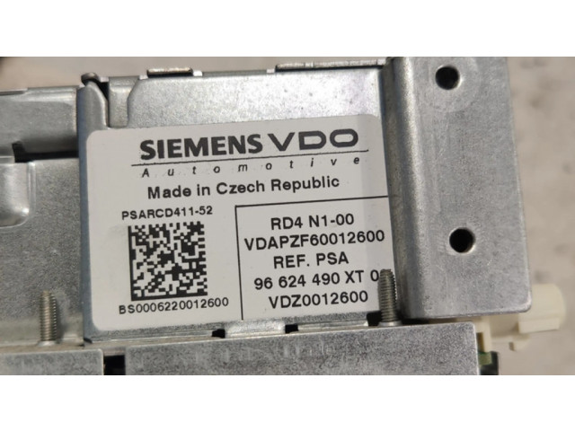 Радио/ проигрыватель CD/DVD / навигация