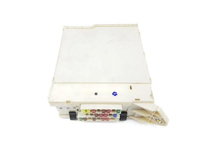   Pojistková skříňka 8273030273   Lexus GS 250 350 300H 450H 2006