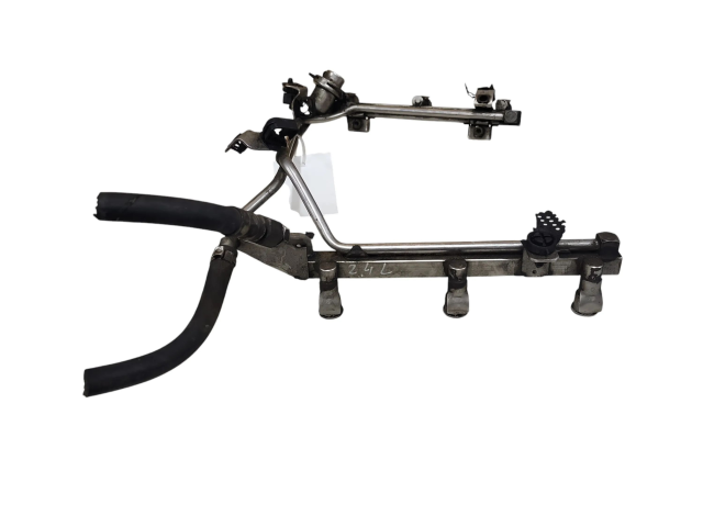 Топливная рампа 078133681AJ   Audi A6 S6 C5 4B  