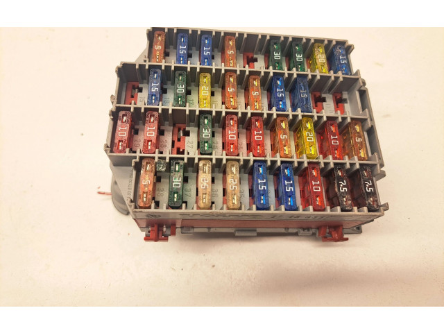 Блок предохранителей 9162439 Volvo V70