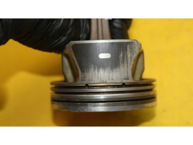  Поршень с шатуном  B6304T  Volvo S60  