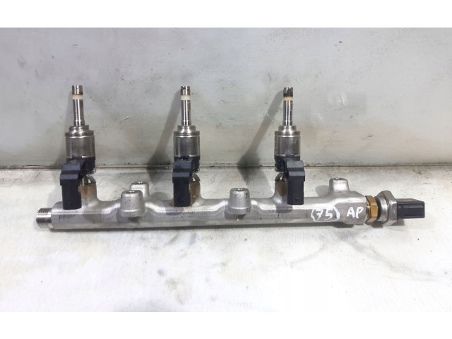 Топливная рампа 04C133320C Audi A1