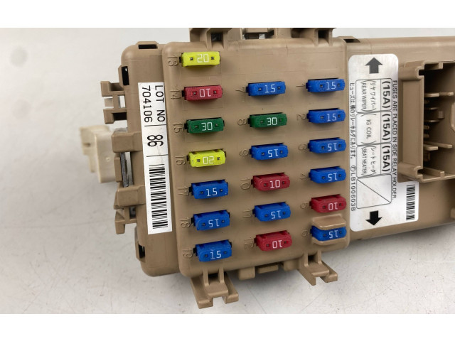 Блок предохранителей  704106   Subaru Forester SG    