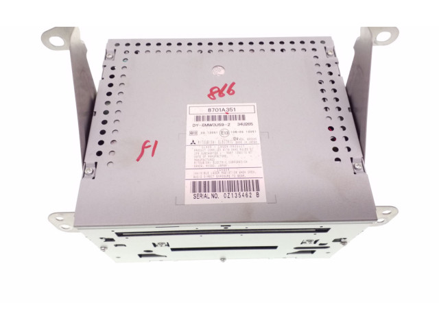 Радио/ проигрыватель CD/DVD / навигация