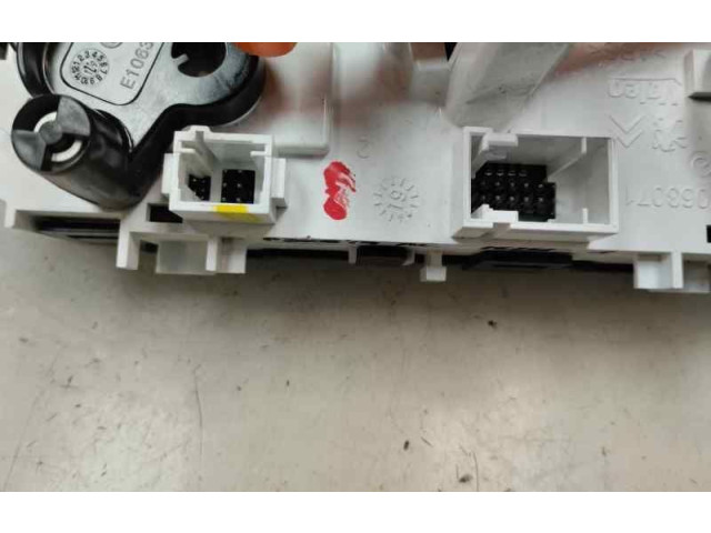 Модуль блока управления кондиционером E1063071 Peugeot 2008 I