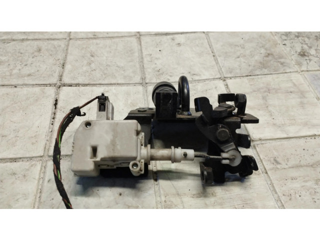 Замок задней крышки