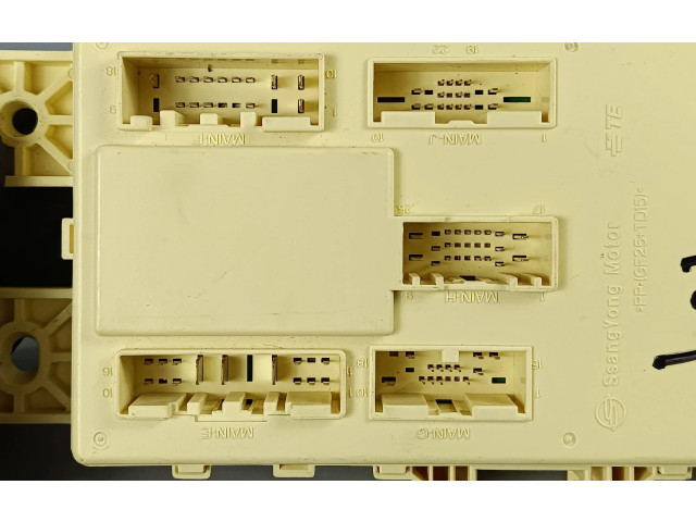 Блок предохранителей 8219036330 SsangYong Rexton