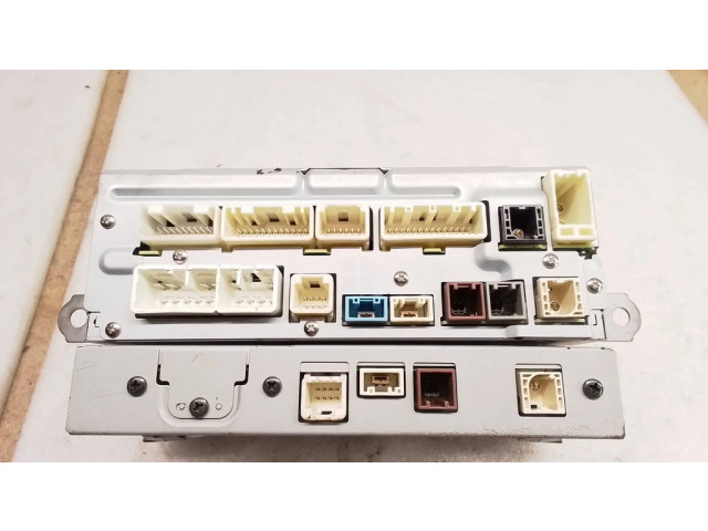 Радио/ проигрыватель CD/DVD / навигация