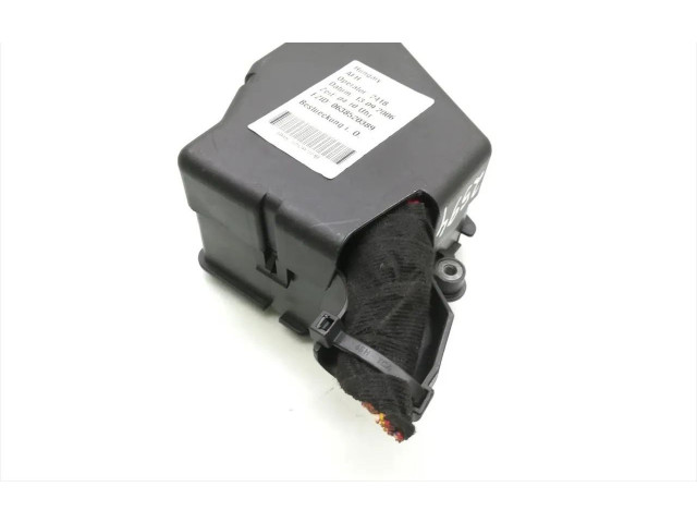 Блок предохранителей Audi A6 S6 C6 4F