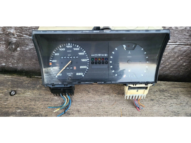 Přístrojová deska Volkswagen Jetta II 1984 191919059