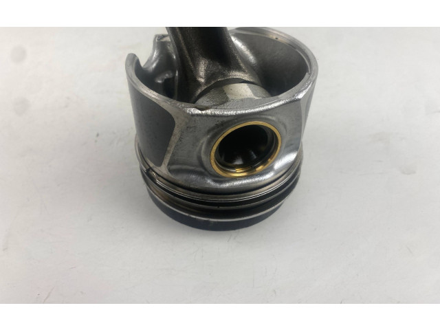 Поршень с шатуном    04LA, 04LADE   Volkswagen Golf VII