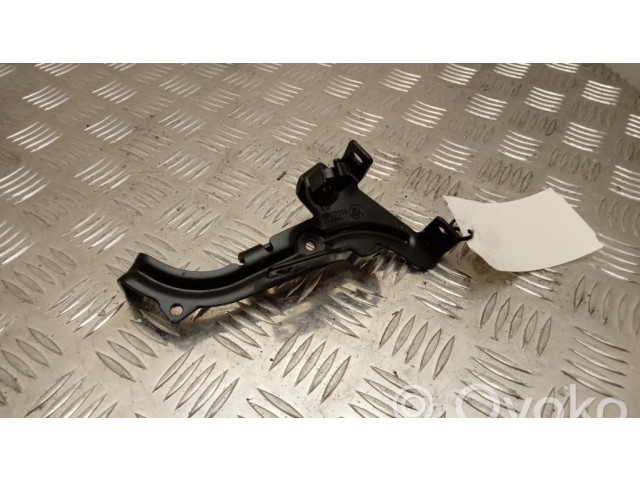 Другая деталь отсека двигателя