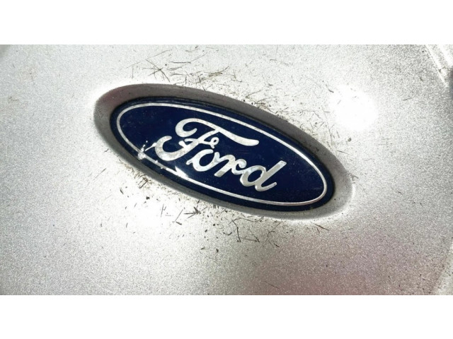 Заводская крышка (крышки) от центрального отверстия колеса