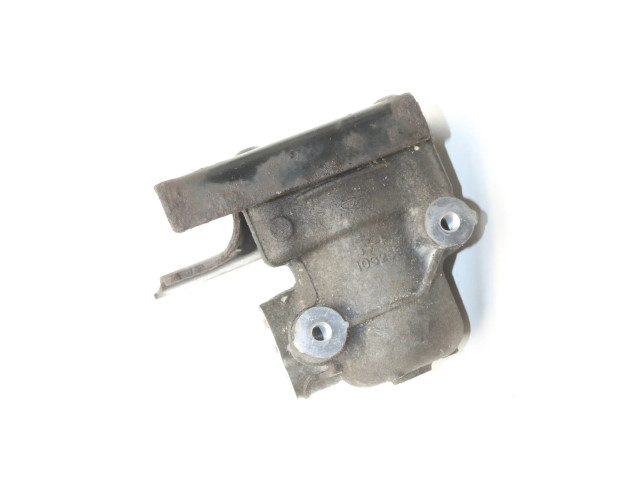 Другая деталь отсека двигателя