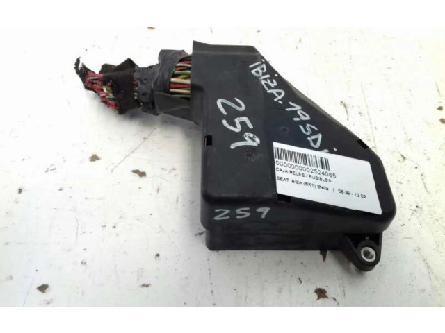 Блок предохранителей Seat Ibiza II (6k)