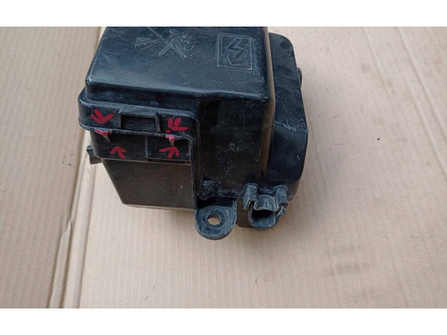 Блок предохранителей 243804185R Renault Clio IV