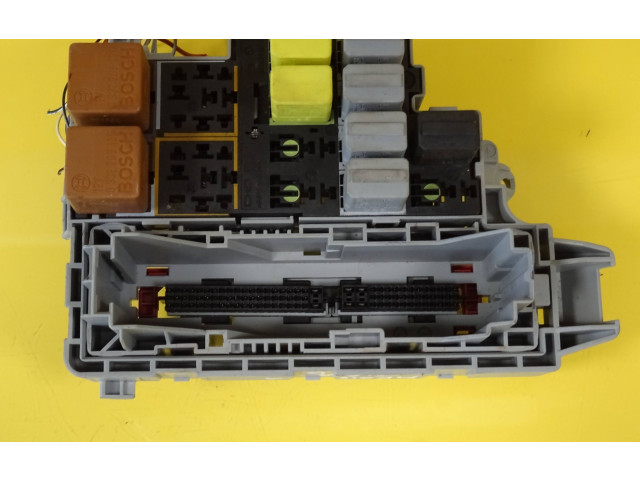 Блок предохранителей  93363140   Opel Meriva A    