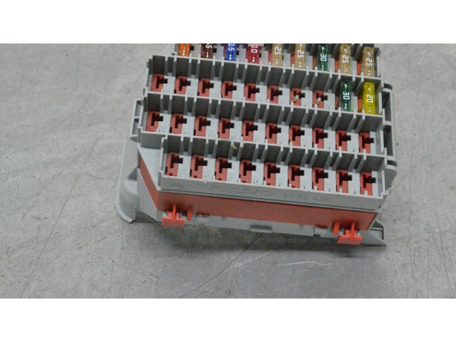 Блок предохранителей    Volvo S60    