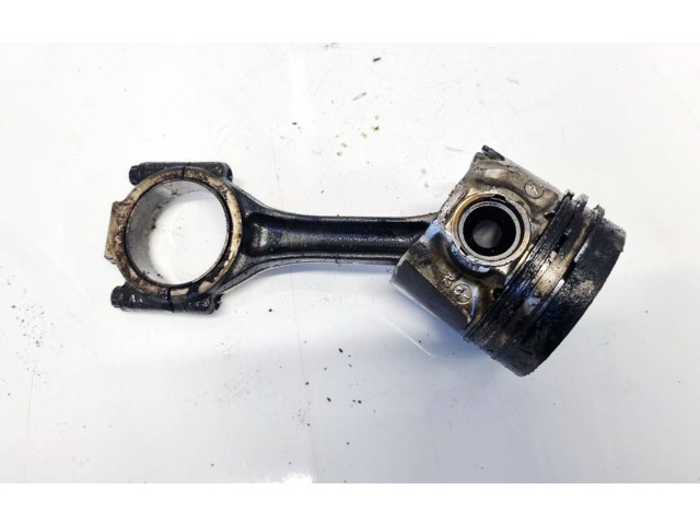 Píst Volkswagen PASSAT B5.5