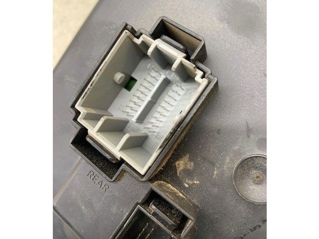 Блок предохранителей 30728512, 06W425   Volvo S60    