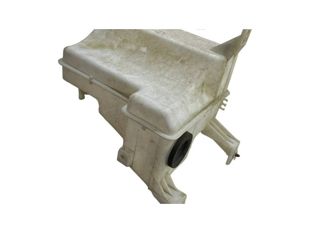 Бачок оконной жидкости    