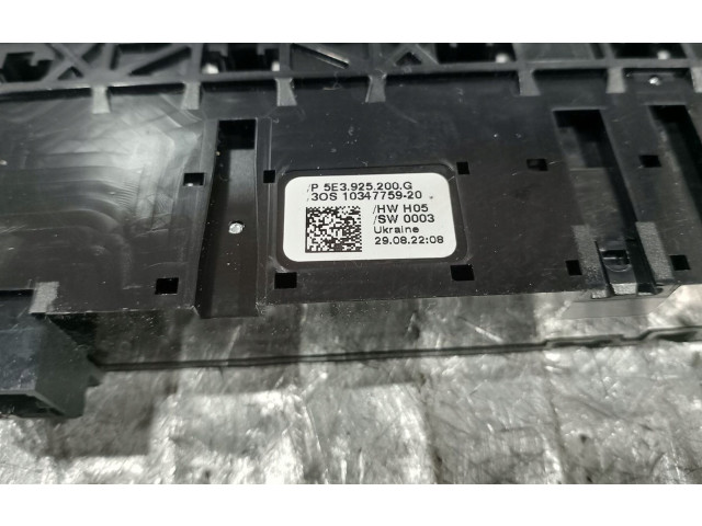 Блок предохранителей 5E3925200G Skoda Octavia Mk4