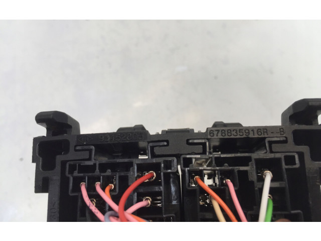 Pojistková skříňka 678835916R Nissan Juke II F16 2021