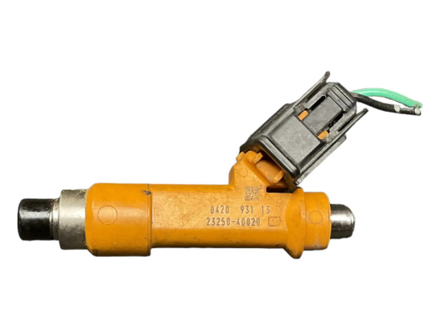 Vstřikovač 2325040020, 042093113 Toyota Yaris pro naftový motor 1.3